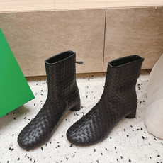顶级版本 Bottega Veneta| 26秋冬新款BV 编织极简风短靴系列单品 牛油皮 全真皮 优雅材质运用在鞋 顶级版本 Bottega Veneta| 26秋冬新款BV 编织极简风短靴系列单品 牛油皮 全真皮 优雅材质运用在鞋