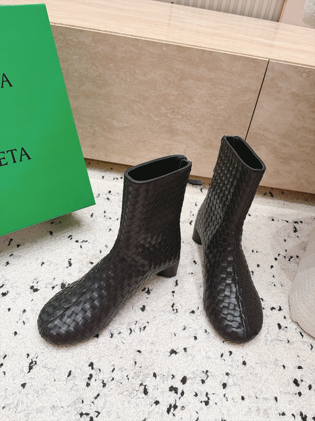 顶级版本  Bottega Veneta| 26秋冬新款BV 编织极简风短靴系列单品 牛油皮 全真皮  优雅材质运用在鞋