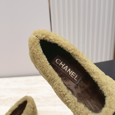 Chanel 香奈儿 26 康鹏 双C毛毛平底单鞋 温柔名媛氛围感直接拉满,软糯波点毛绒质感自带复古贵气,标志性双C饰牌 Chanel 香奈儿 26 康鹏 双C毛毛平底单鞋 温柔名媛氛围感直接拉满,软糯波点毛绒质感自带复古贵气,标志性双C饰牌