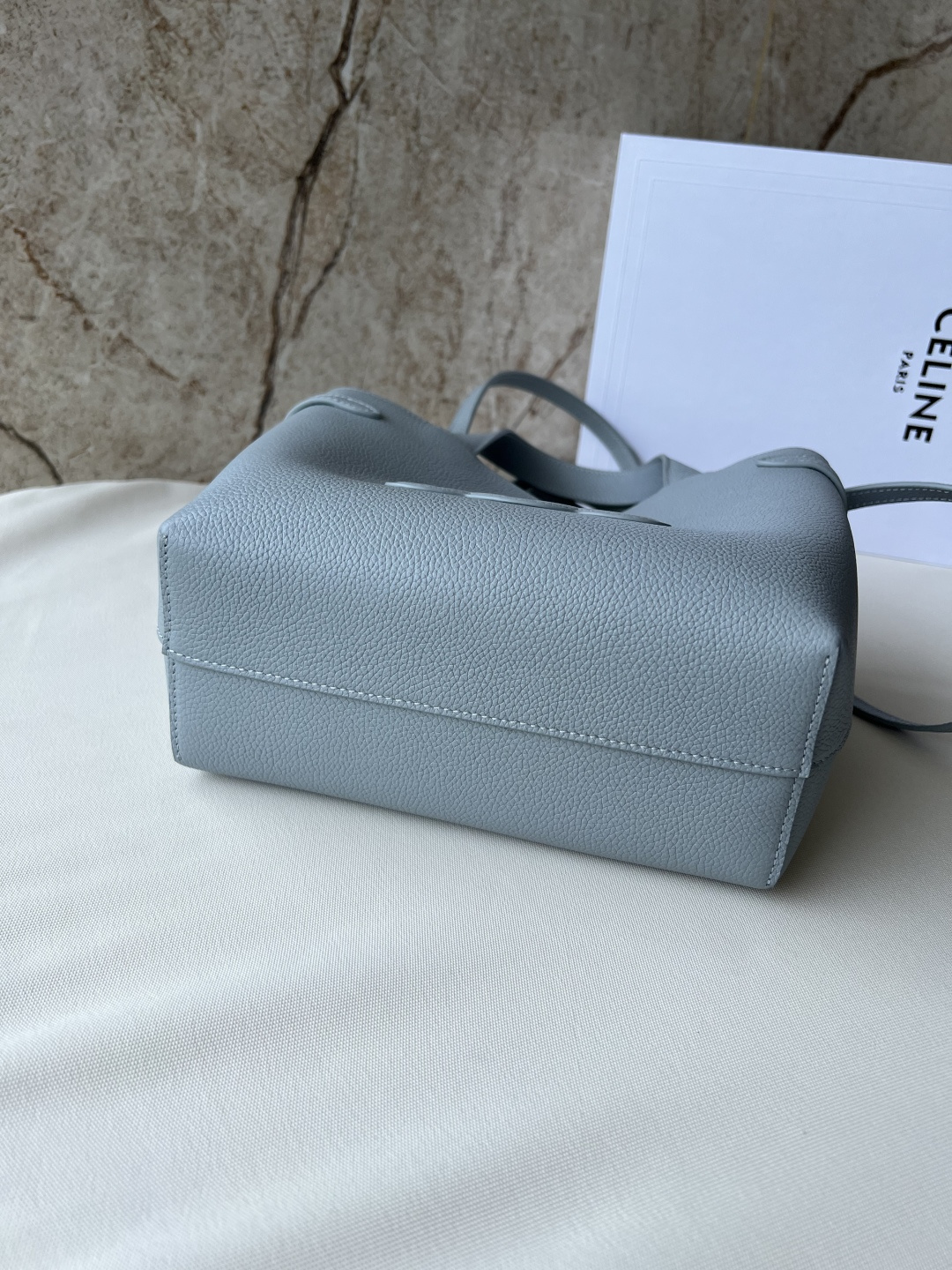 CABAS ANAIS 粒面牛皮革手袋 小号 - 高級感あふれるシンプルなトートバッグ