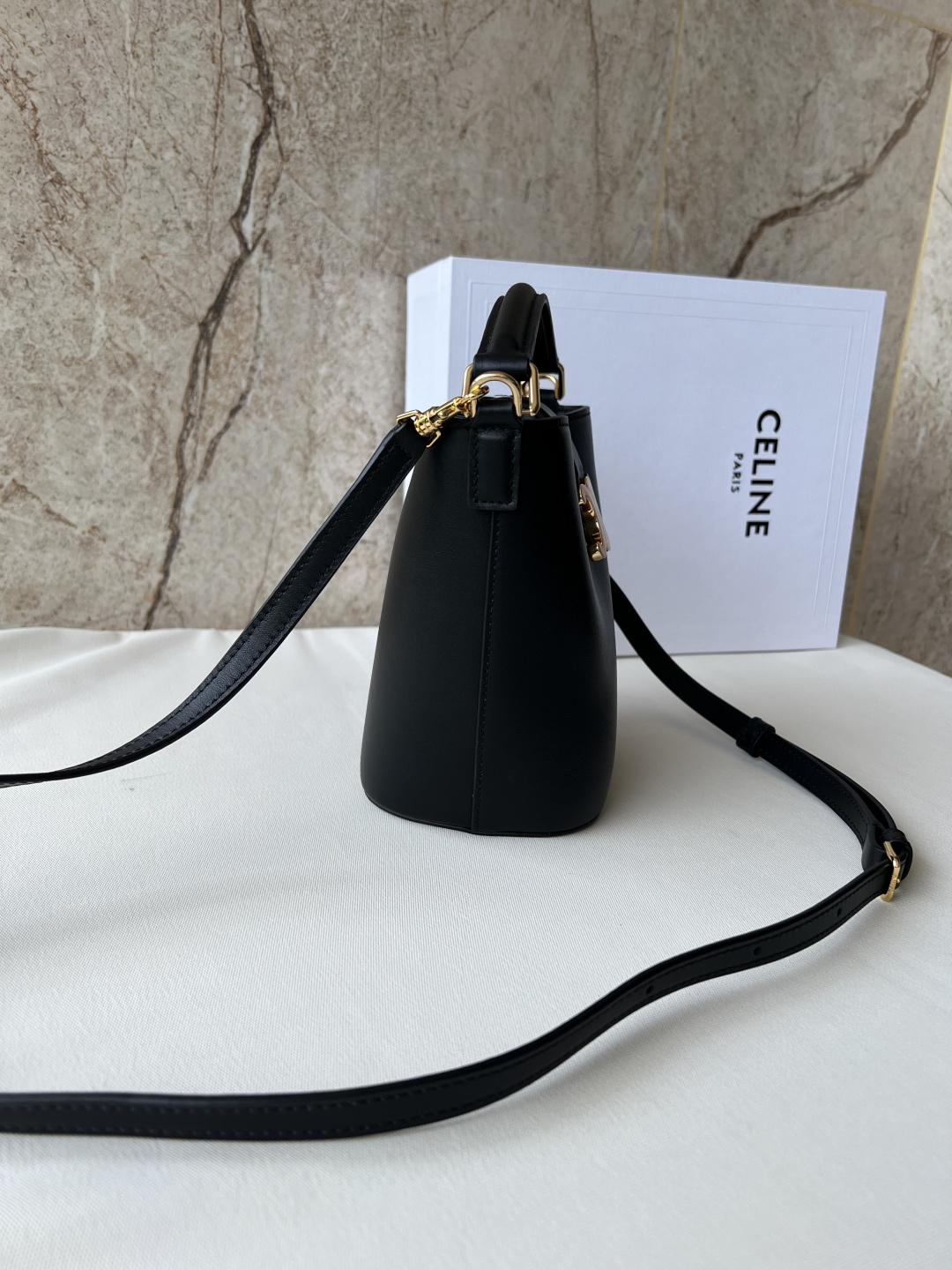 LOUIS VUITTON 迷你LOUISE水桶バッグ - 牛皮革製・調節可能なショルダーストラップ