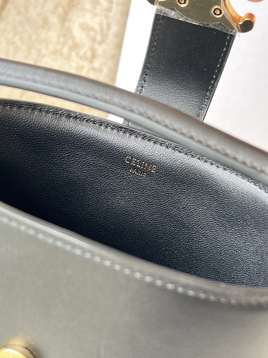 LOUIS VUITTON 迷你LOUISE水桶バッグ - 牛皮革製・調節可能なショルダーストラップ