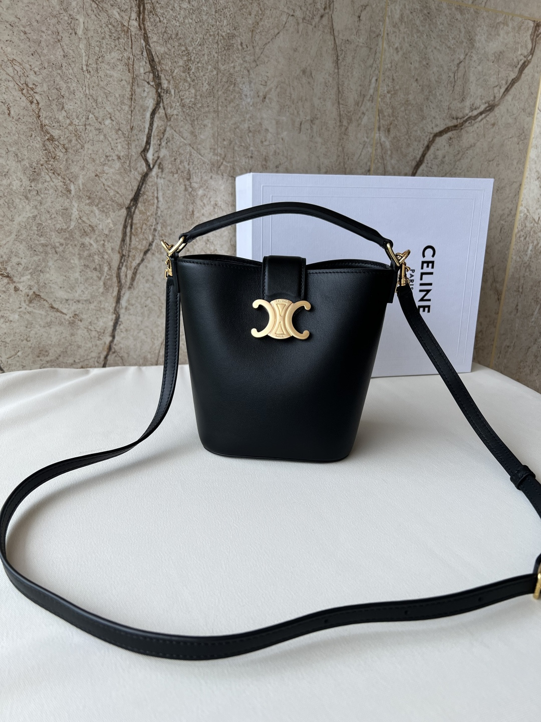 LOUIS VUITTON 迷你LOUISE水桶バッグ - 牛皮革製・調節可能なショルダーストラップ