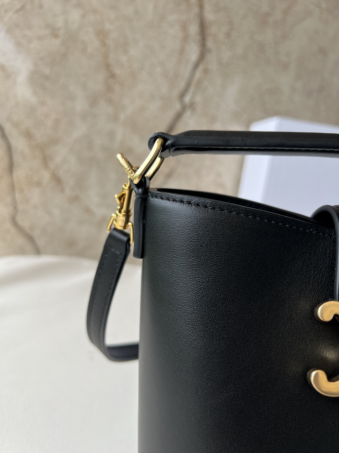 LOUIS VUITTON 迷你LOUISE水桶バッグ - 牛皮革製・調節可能なショルダーストラップ