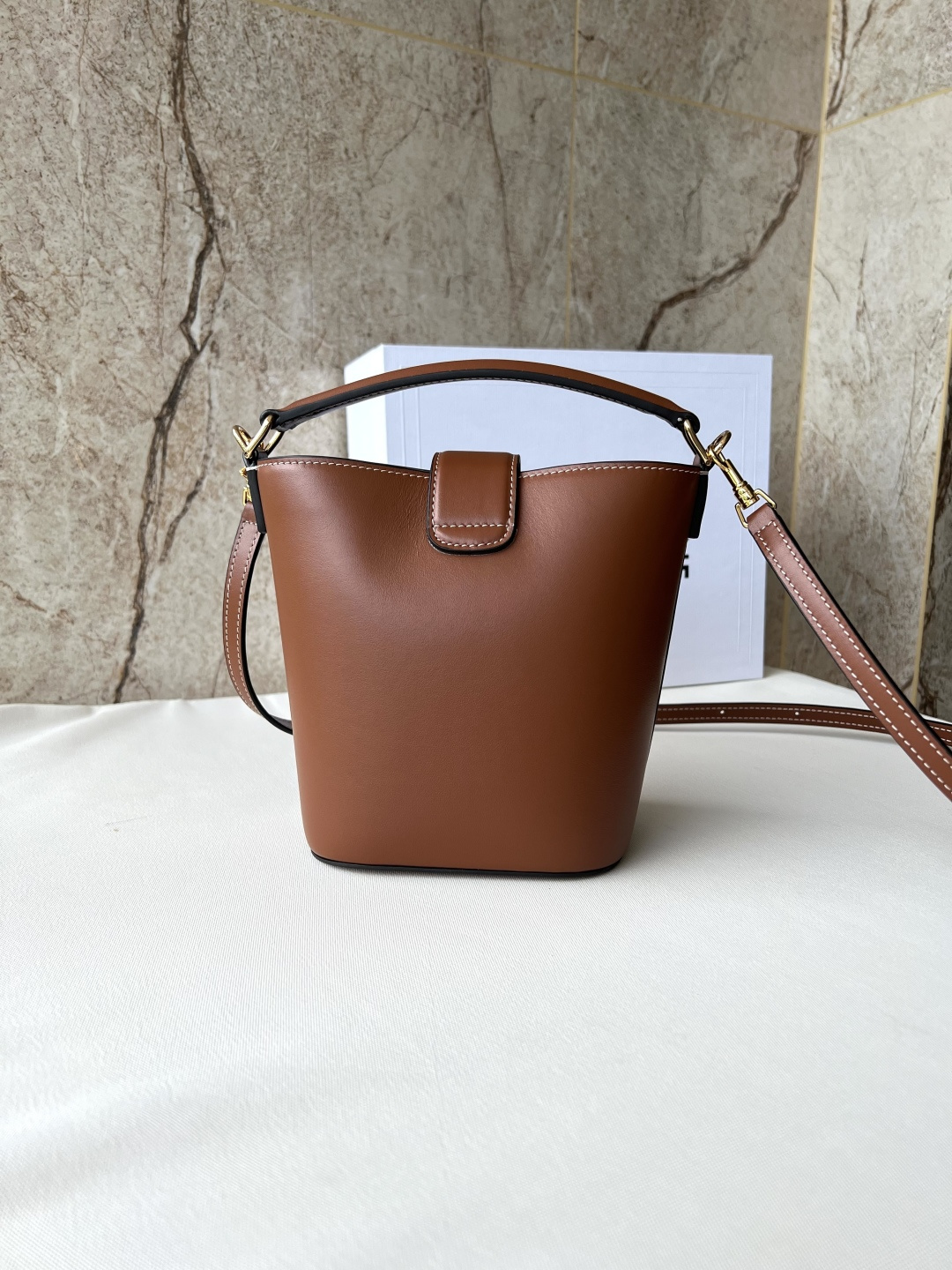 LOUIS VUITTON 迷你水桶バッグ - 上質な牛皮革と羊皮革内装