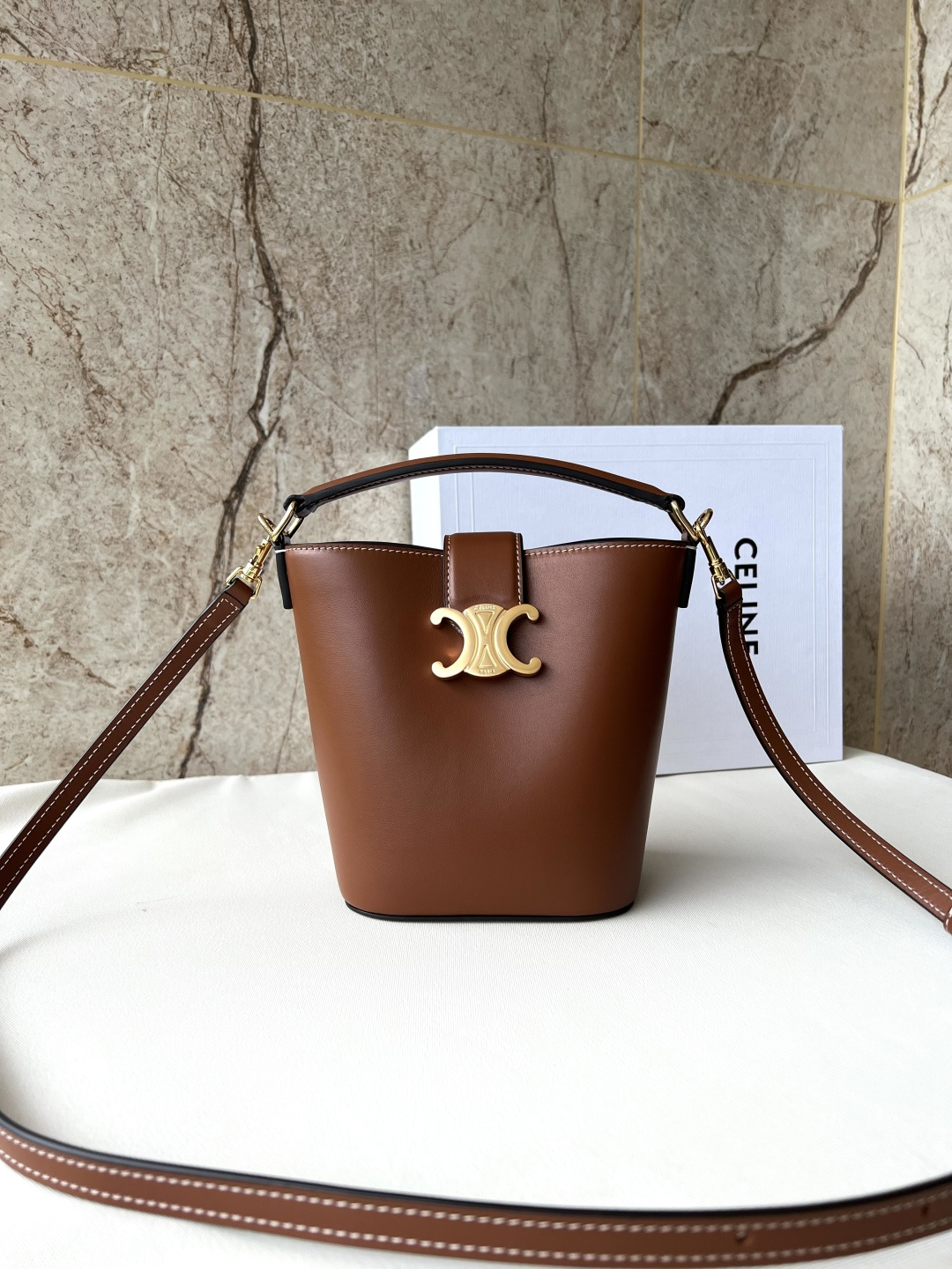 LOUIS VUITTON 迷你水桶バッグ - 上質な牛皮革と羊皮革内装