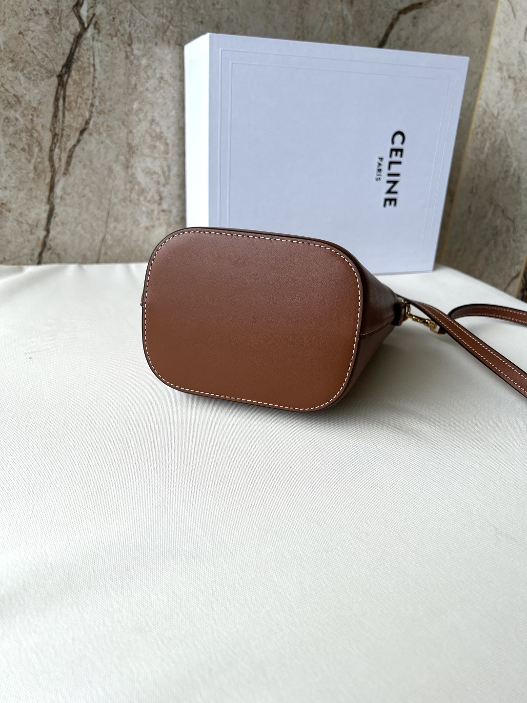 LOUIS VUITTON 迷你水桶バッグ - 上質な牛皮革と羊皮革内装