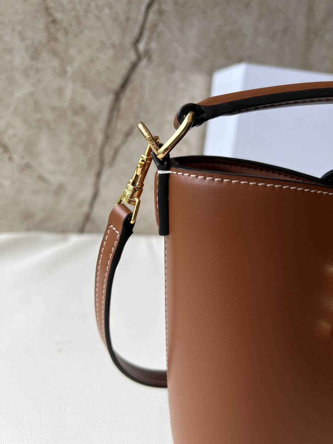 LOUIS VUITTON 迷你水桶バッグ - 上質な牛皮革と羊皮革内装