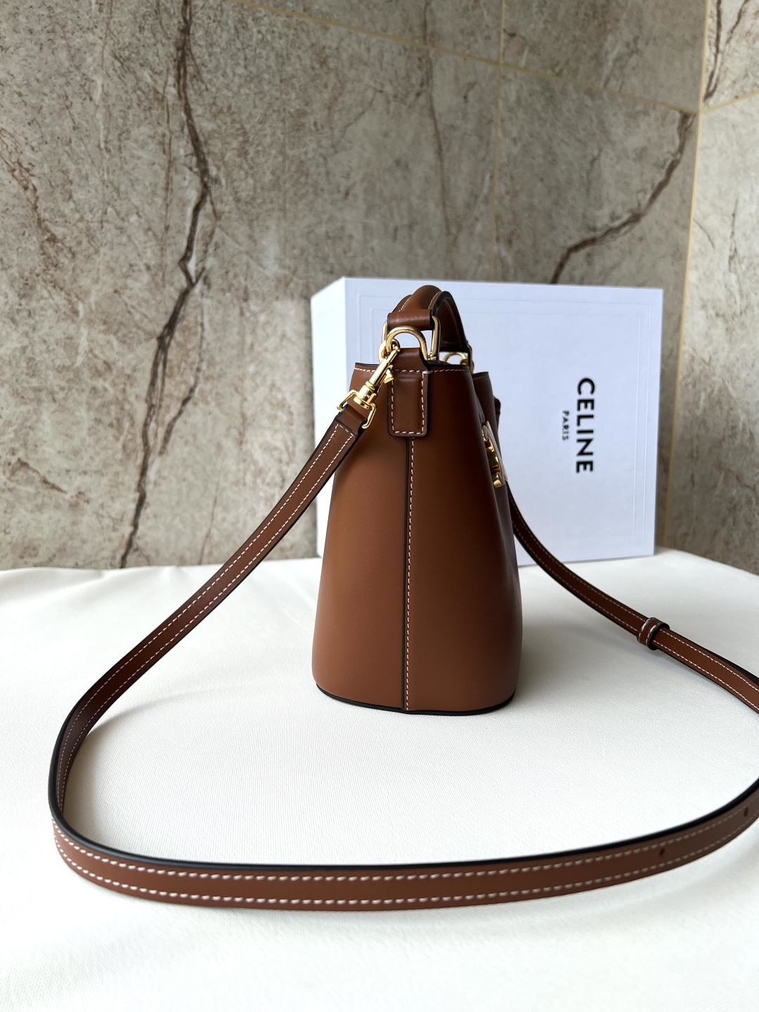 LOUIS VUITTON 迷你水桶バッグ - 上質な牛皮革と羊皮革内装