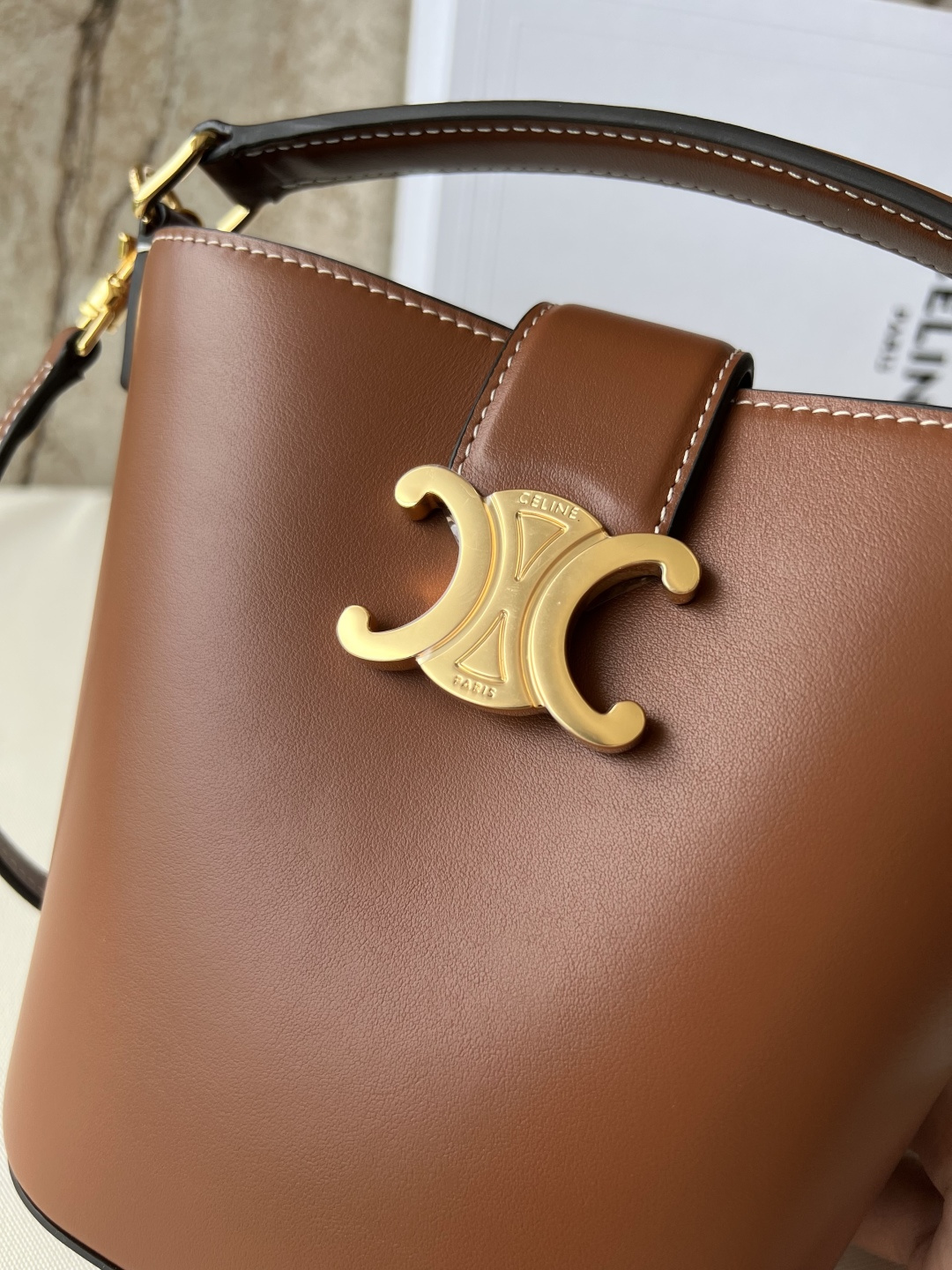 LOUIS VUITTON 迷你水桶バッグ - 上質な牛皮革と羊皮革内装