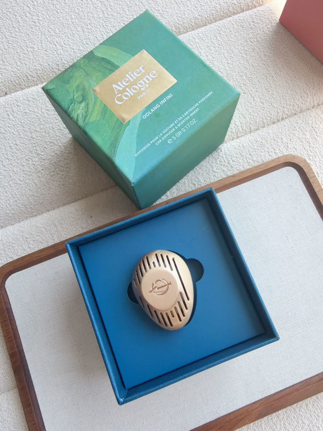 NO:938950,The brushed metal engraved citrus-shaped diffuser looks stunning!  !  The scent of this kind of fragrance core is also relatively stable. A group of fragrance cores can last for 1-2 months. There will be some differences depending on the use environment and seasonal temperature. Car aromatherapy. Home fragrance. Candles. Trendy department stores.19860909拉丝金属雕刻的香柠萌造型扩香器 颜值拉满,绝了！！ 这种香芯味道扩散也比较稳定 一组香薰芯差不多可以持续散香1-2个月 具体根据使用环境、季节温度这些会有点区别哈,车载香薰.居家香氛.蜡烛潮品百货,accessory