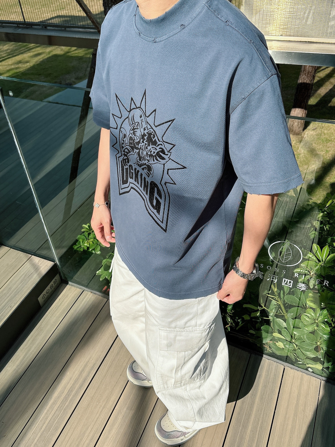 NO:120183,Dolce & Gabbana DG2025 new process, washing, cutting, grinding, spring and summer new style, the latest short-sleeved round-neck T-shirt, the same style on the official website, high-end customization, avant-garde and fashionable design!  Brand logo heavy craftsmanship design, high-end pure cotton fabric, soft feel, comfortable to wear, exquisite counter-level car line, fine workmanship, invincible and handsome upper body effect!  A must-have item for handsome men!  Color Paris Black Paris Rice Paris Green Paris Gray Code Number M-3XL Code Number, Dolce & Gabbana, Dolce & Gabbana, T-shirt,tees, t-shirt,alexander wang19860909杜嘉班纳DG2025新工艺洗水割烂磨破春夏新款首发专柜最新款短袖圆领T恤 官网同款 高端订制 设计前卫时尚！品牌logo重工艺设计 高端定纯棉面料.手感柔软.穿着舒适.专柜级别精致车线.做工精细.上身效果无敌帅气！型男必备单品！ 颜色巴黎黑 巴黎米 巴黎绿 巴黎灰 码数M-3XL码数,,Dolce&Gabbana,Dolce&Gabbana,T-shirt,tees，t-shirt,alexander wang,Men's clothing