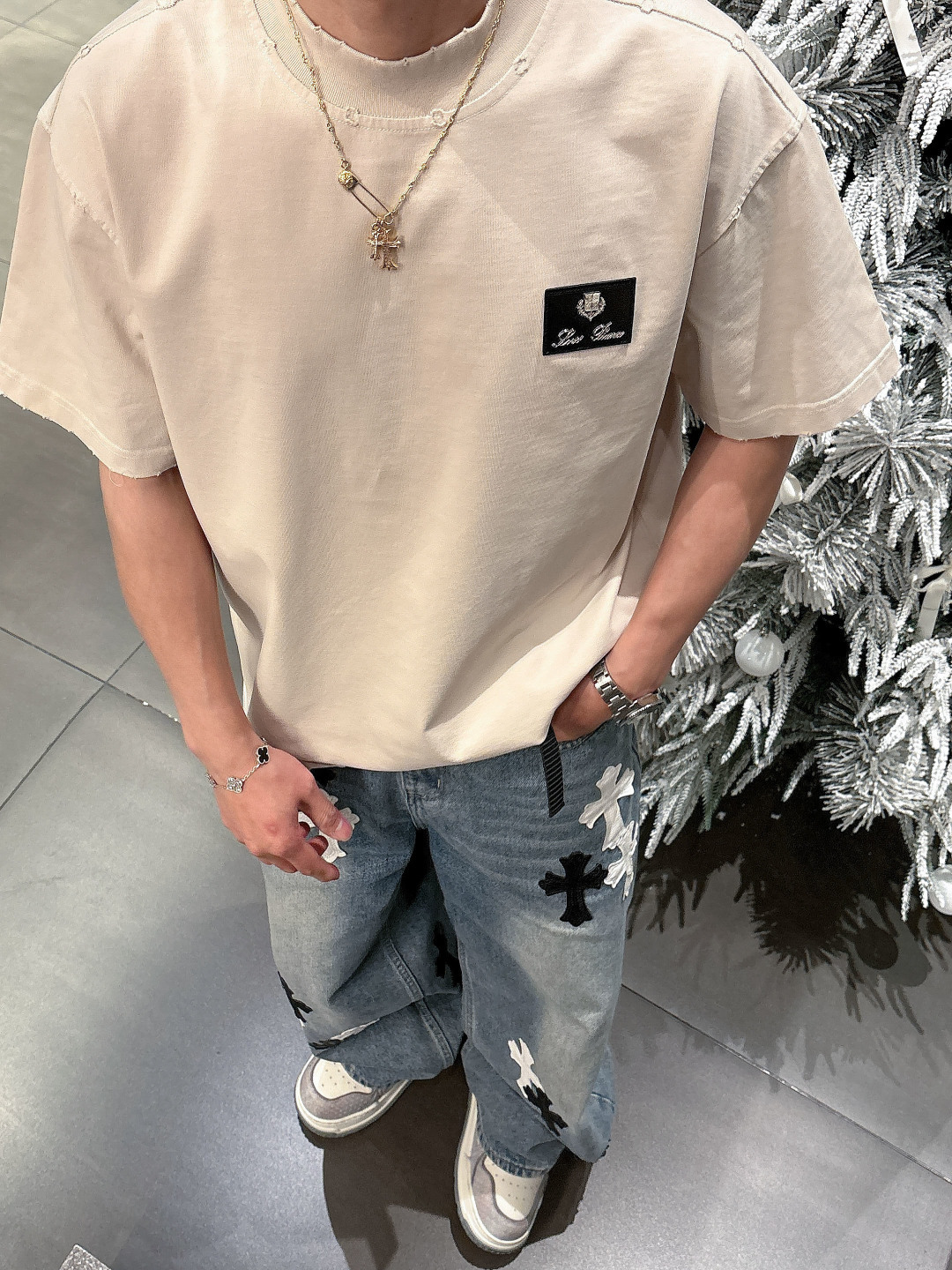 NO:120188,Loro piano 2025 spring and summer new style first-time counter latest short-sleeved round-neck T-shirt, the same style on the official website, high-end customization, avant-garde and fashionable design!  Brand logo heavy craftsmanship design, high-end pure cotton fabric, soft feel, comfortable to wear, exquisite counter-level car line, fine workmanship, invincible and handsome upper body effect!  A must-have item for handsome men!  Color Paris black Paris gray Paris green Paris rice yards M-3XL, loro piano, T-shirt,tees, t-shirt,alexander wang19860909Loro piana 2025春夏新款首发专柜最新款短袖圆领T恤 官网同款 高端订制 设计前卫时尚！品牌logo重工艺设计 高端定纯棉面料.手感柔软.穿着舒适.专柜级别精致车线.做工精细.上身效果无敌帅气！型男必备单品！ 颜色巴黎黑 巴黎灰 巴黎绿 巴黎米 码数M-3XL,,loro piana,T-shirt,tees，t-shirt,alexander wang,Men's clothing