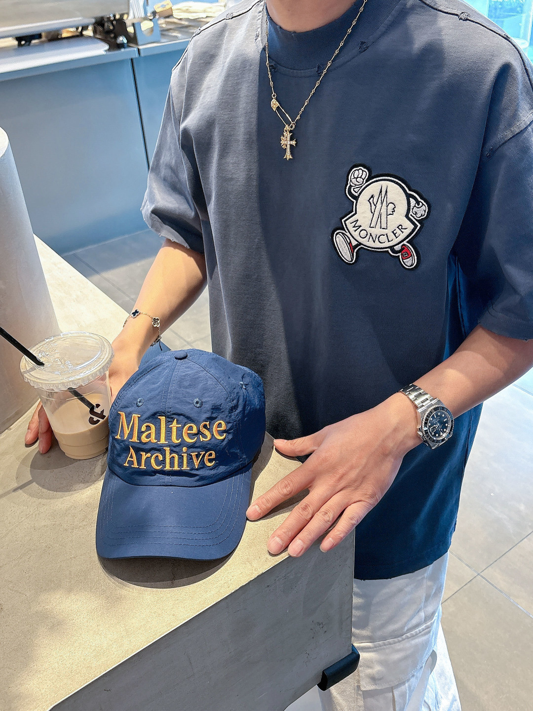 NO:120172,The new craft of 2025 wash, water, cut, broken, and broken spring and summer new style, the latest short-sleeved round-neck T-shirt in the first counter, the same as the official website, high-end customization, avant-garde and fashionable design!  Brand logo heavy craftsmanship design, high-end pure cotton fabric, soft feel, comfortable to wear, exquisite counter-level car line, fine workmanship, invincible and handsome upper body effect!  A must-have item for handsome men!  Color Paris Black Paris Rice Paris Green Paris Gray Code Number M-3XL Code Number, Moncler, T-shirt,tees, t-shirt,alexander wang19860909蒙口2025新工艺洗水割烂磨破春夏新款首发专柜最新款短袖圆领T恤 官网同款 高端订制 设计前卫时尚！品牌logo重工艺设计 高端定纯棉面料.手感柔软.穿着舒适.专柜级别精致车线.做工精细.上身效果无敌帅气！型男必备单品！ 颜色巴黎黑 巴黎米 巴黎绿 巴黎灰 码数M-3XL码数,,Moncler,T-shirt,tees，t-shirt,alexander wang,Men's clothing