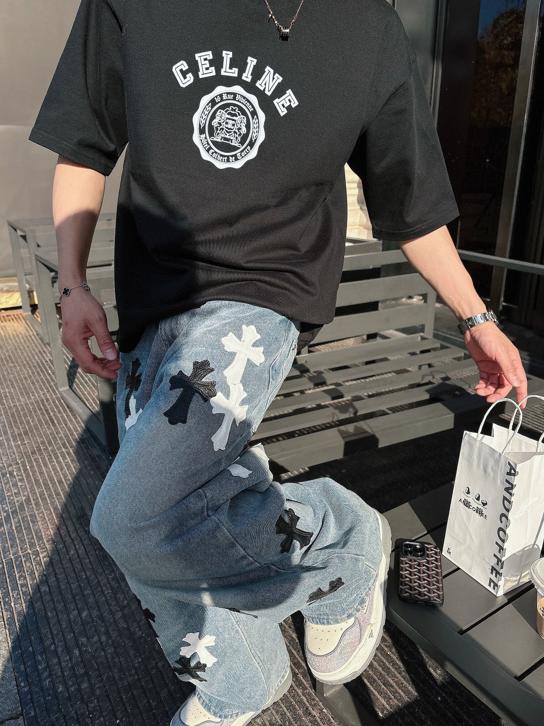 NO:120173,Selin 2025 spring and summer new style first-time counter latest short-sleeved round-neck T-shirt, the same style on the official website, high-end customization, avant-garde and fashionable design!  Brand logo heavy craftsmanship design, high-end pure cotton fabric, soft feel, comfortable to wear, exquisite counter-level car line, fine workmanship, invincible and handsome upper body effect!  A must-have item for handsome men!  Color black white gray beige bright red Number of code M-3XL, celine, T-shirt,tees, t-shirt,alexander wang19860909赛琳 2025春夏新款首发专柜最新款短袖圆领T恤 官网同款 高端订制 设计前卫时尚！品牌logo重工艺设计 高端定纯棉面料.手感柔软.穿着舒适.专柜级别精致车线.做工精细.上身效果无敌帅气！型男必备单品！ 颜色黑色 白色 灰色 米色 大红 码数M-3XL,,celine,T-shirt,tees，t-shirt,alexander wang,Men's clothing