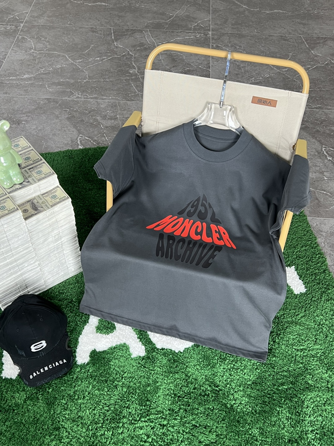 NO:415822,.The original masked original list is available for 2025 summer. The original high-end version is made of 330 grams of high-density cotton. It does not deform and does not shrink. Process introduction. Double-line movement. Imported machine technology. Colors black, white, gray. SIZEm, L, XL, 2XL, 3xL. Exclusively available., Moncler, alexander wang.19860909.蒙口原单 2025夏季上新  原高版本 面料采用330克高密度纯棉 不变形 不缩水 工艺介绍双线走位 进口机器工艺 颜色黑色,白,灰 SIZEm,L,XL,2XL,3xL 独家专供,,Moncler,alexander wang,Men's clothing