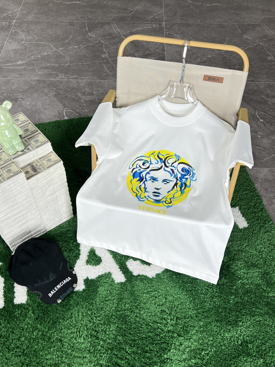 NO:415795,.Vasa genuine purchase agent 2025 summer new version Original high-end version The fabric is made of 330 grams of high-density cotton, not deformed, not shrinkage, process introduction, double-line movement Imported machine technology Color black, white, SIZEm, L, XL, 2XL, 3xL Exclusive, versace, alexander wang19860909.瓦萨正品代购 2025夏季上新  原高版本 面料采用330克高密度纯棉 不变形 不缩水 工艺介绍双线走位 进口机器工艺 颜色黑色,白, SIZEm,L,XL,2XL,3xL 独家专供,,versace,alexander wang,Men's clothing