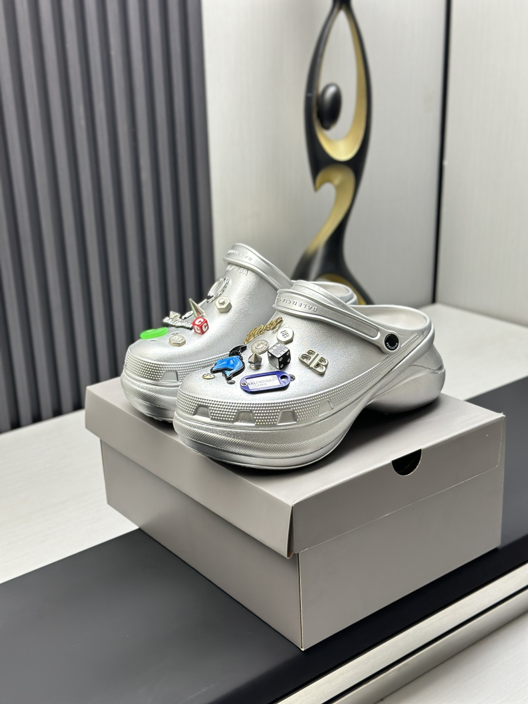 Balenciaga×Crocs™ Lindo y lindo modelo, zuecos de verano Balenciaga, zapatos originales comprados y desarroll…