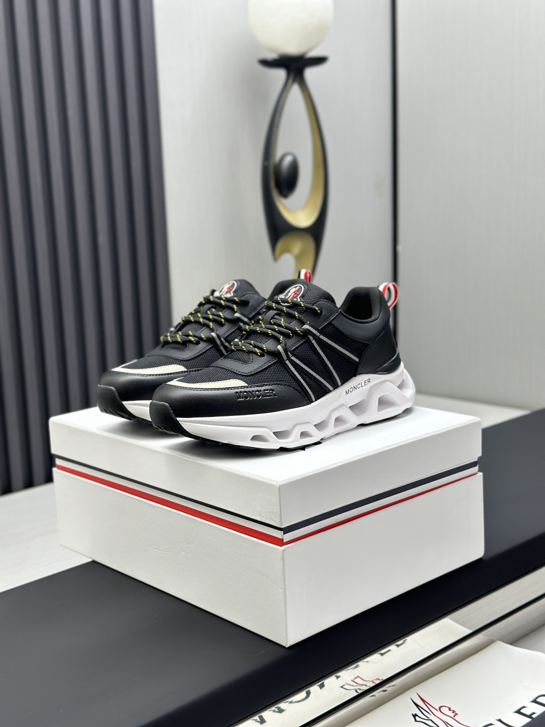 NO:346436,Real-price Moncler Trailgrip GTX shock-absorbing and tear-resistant outdoor sneakers Moncler is able to seamlessly blend high-end design elements with comprehensive practicality, launching this all-round trail shoe made of super durable parts for harsh environments. It features a ripped-resistant mesh upper, GORE-TEX waterproof coating, Tech Tough rubber reinforcement and Vibram MERAGRIP non-slip pattern sole. It offers unparalleled comfort and stability. Whether you are off-road, hiking or city stroll, this is the ultimate companion for the latest Trailgripa. Achieve the lightest off-road performance Original Shoes Buy Supports any comparison Cordura ripped-resistant nylon Goretex waterproof material 3M reflective belt Tech Tough rubber reinforcement Vibram  MEGAGRIP anti-slip pattern large bottom RB MD carbon board TPu five-layer separation large bottom combination Size 39-45, Moncler, sneakers19860909实价Moncler盟可睐 Trailgrip GTX 减震抗撕裂户外运动鞋  Moncler能够将高端设计元素与全面实用性无缝融合,推出这款采用超级耐用的部件制成,适用于恶劣的环境全能越野鞋.采用防撕裂网眼鞋面,GORE-TEX防水涂层,Tech Tough橡胶加固和Vibram MERAGRIP防滑花纹鞋底.提供无与伦比的舒适和稳定性.无论您是越野还是徒步旅行还是城市漫步,这对最新的Trailgripa 都是终极伴侣.实现最轻量化的越野性能 原鞋购入 支持任何比对 Cordura 防撕裂尼龙 Goretex防水材质 3M反光带 Tech Tough橡胶加固 Vibram MEGAGRIP防滑花纹大底 RB MD 碳板 TPu 五层分离大底组合 尺码39-45,,Moncler,sneakers,Men's shoes