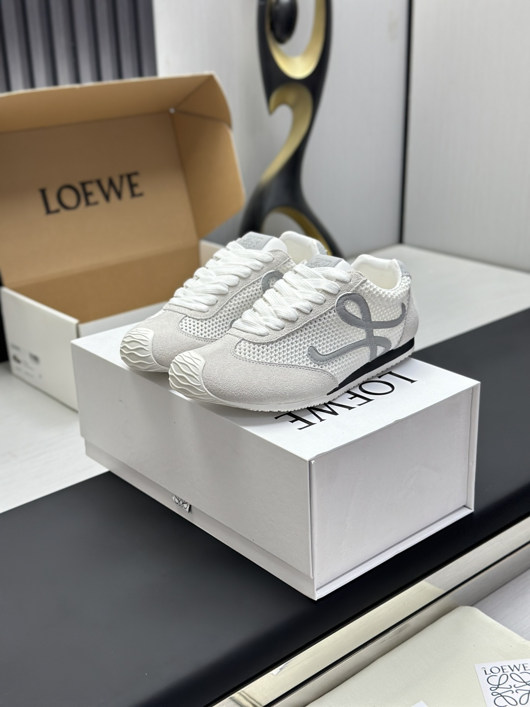 NO:888872,Direct sales from running volume (full set of packaging in airplane box) Loew* new Flow Runner2.0 series of new catwalk sneakers, new color retro series running shoes, the baby who was once planted by his family. Don’t miss this style. Light and comfortable new color matching. Super suitable for spring and summer wear. The most special thing is its outsole, the entire outsole runs through the toe, sole and tail. The logo on the side is super low-key.  Upper calfskin/spliced nylon cloth/suede, lining imported soft sheepskin, outsole EVA two-color combination rubber outsole, size 35-46 (couple model), casual shoes/sports shoes, loewe, loewe, sneakers, cowhide, sheepskin, chamois leather19860909跑量直销（飞机盒全套包装）罗意威 Loew* 全新Flow Runner2.0系列新款走秀运动鞋 全新配色复古系列跑鞋 之前被他家种草的宝宝.这次的款式千万不要错过.轻便舒适的全新颜色搭配.超级适合春夏穿搭 最特别的是它的大底,整片大底贯穿鞋头、鞋底、鞋尾 侧面明显的Logo 超低调的一款运动鞋 鞋面小牛皮/拼接尼龙布/麂皮 内里进口柔软绵羊皮 大底EVA双色组合橡胶大底 码数35-46（情侣款 ),休闲鞋/运动鞋,loewe,loewe,sneakers,cowhide,sheepskin,chamois leather,Women's Shoes