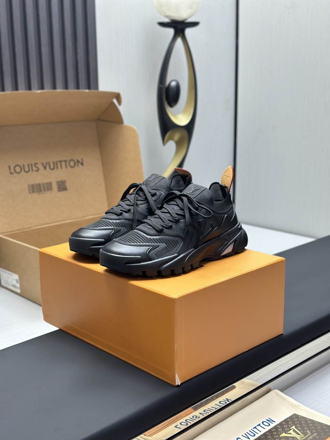 NO:756284,Factory direct sales, top version of new online shoes LV donkey brand, L family Time Out series, presbyopic, casual, white shoes, sneakers, original purchase, development, production. This Time Out sneaker incorporates the colorful display of the creative collaboration between Chinese artist Sun Yidian and Louis Vuitton artistic director Nicolas Ghesquière. Highlighting the fun spirit of the cooperation series. Exquisite packaging at the delivery counter. Fabric: Original fly woven mesh, original customized soft cowhide inside.  Original open-molded TPU non-slip outsole, sole thickness 3CM Size: 39-45,,louis vuitton,louis vuitton,louis vuitton,louis vuitton,sneakers,cowhide19860909工厂直销 顶级版本新款网鞋LV驴牌 L家 Time Out 系列 老花 休闲 小白鞋 运动鞋 原版购入开发 做货 本款 Time Out 运动鞋融入缤纷展现中国艺术家孙一钿和路易威登艺术总监 Nicolas Ghesquière 的创意携手.彰显合作系列的玩趣精神. 配送专柜精美包装 面料:原单飞织网布 内里原版定制柔软牛皮 鞋底原版开模TPU防滑大底 底厚3CM Size: 努力39-45,,louis vuitton,louis vuitton,louis vuitton,louis vuitton,sneakers,cowhide,Men's shoes