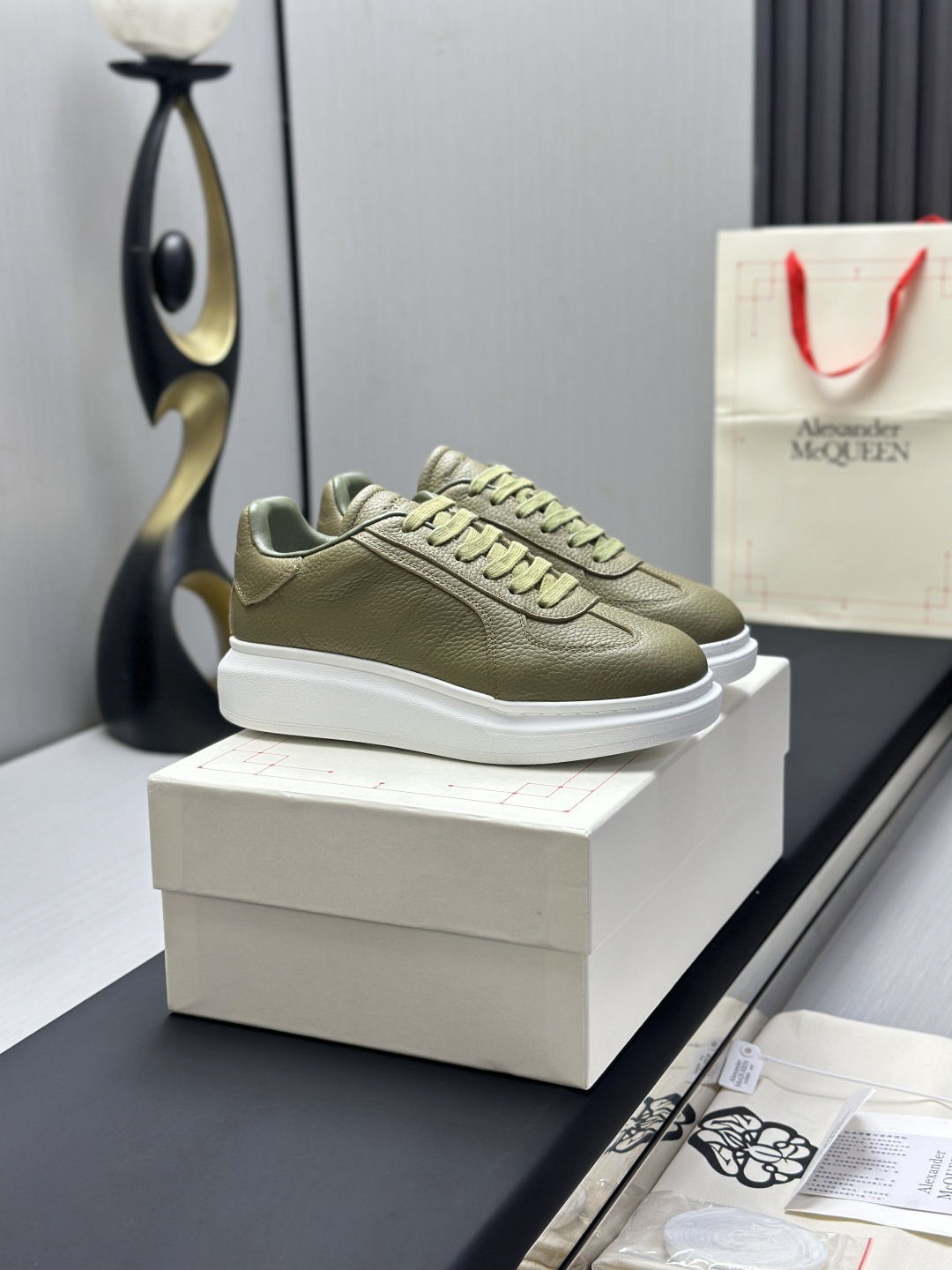 Alexander McQueen Women's Shoes Factory ¥ ( Top Version ). Newly upgraded classic McQueen white shoes, — photo 2