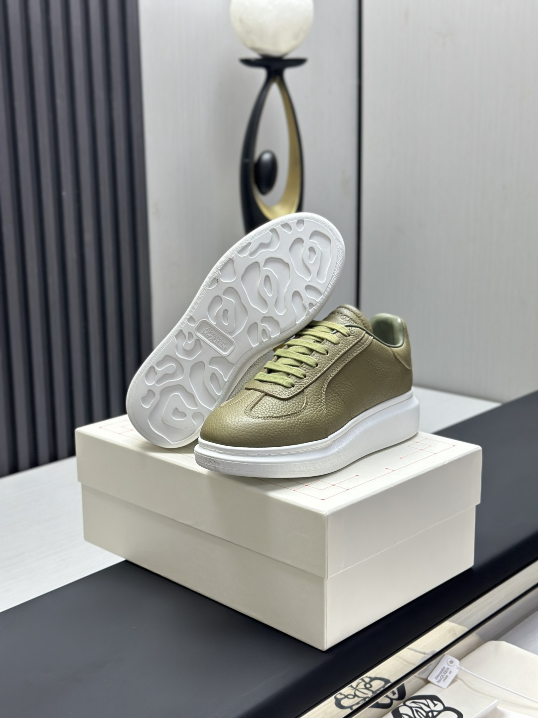 Alexander McQueen Women's Shoes Factory ¥ ( Top Version ). Newly upgraded classic McQueen white shoes, — photo 6
