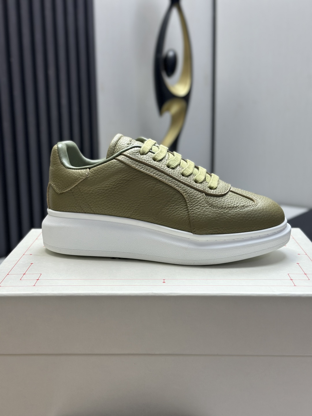 Alexander McQueen Women's Shoes Factory ¥ ( Top Version ). Newly upgraded classic McQueen white shoes, — photo 9