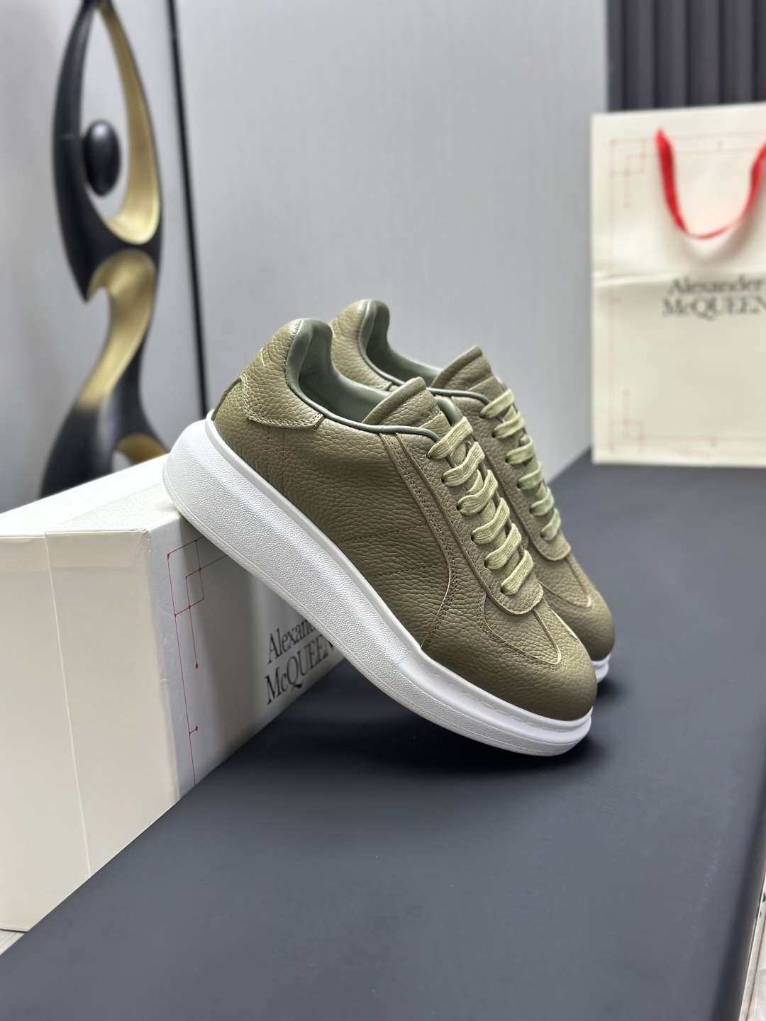 Alexander McQueen Women's Shoes Factory ¥ ( Top Version ). Newly upgraded classic McQueen white shoes, — photo 4
