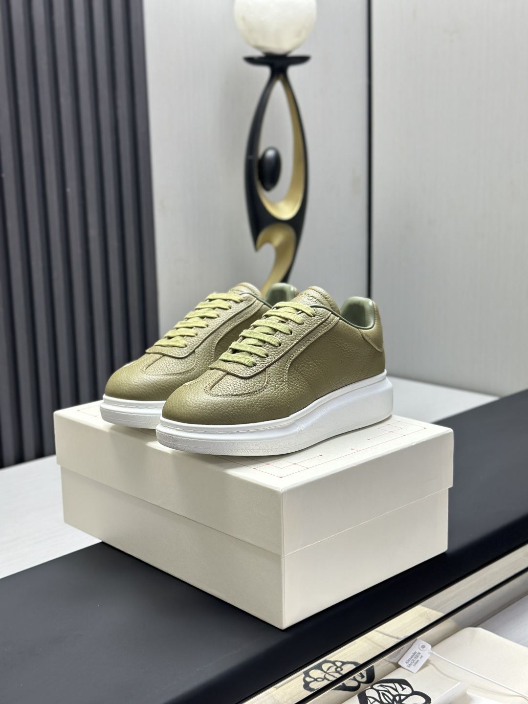 Alexander McQueen Women's Shoes Factory ¥ ( Top Version ). Newly upgraded classic McQueen white shoes,