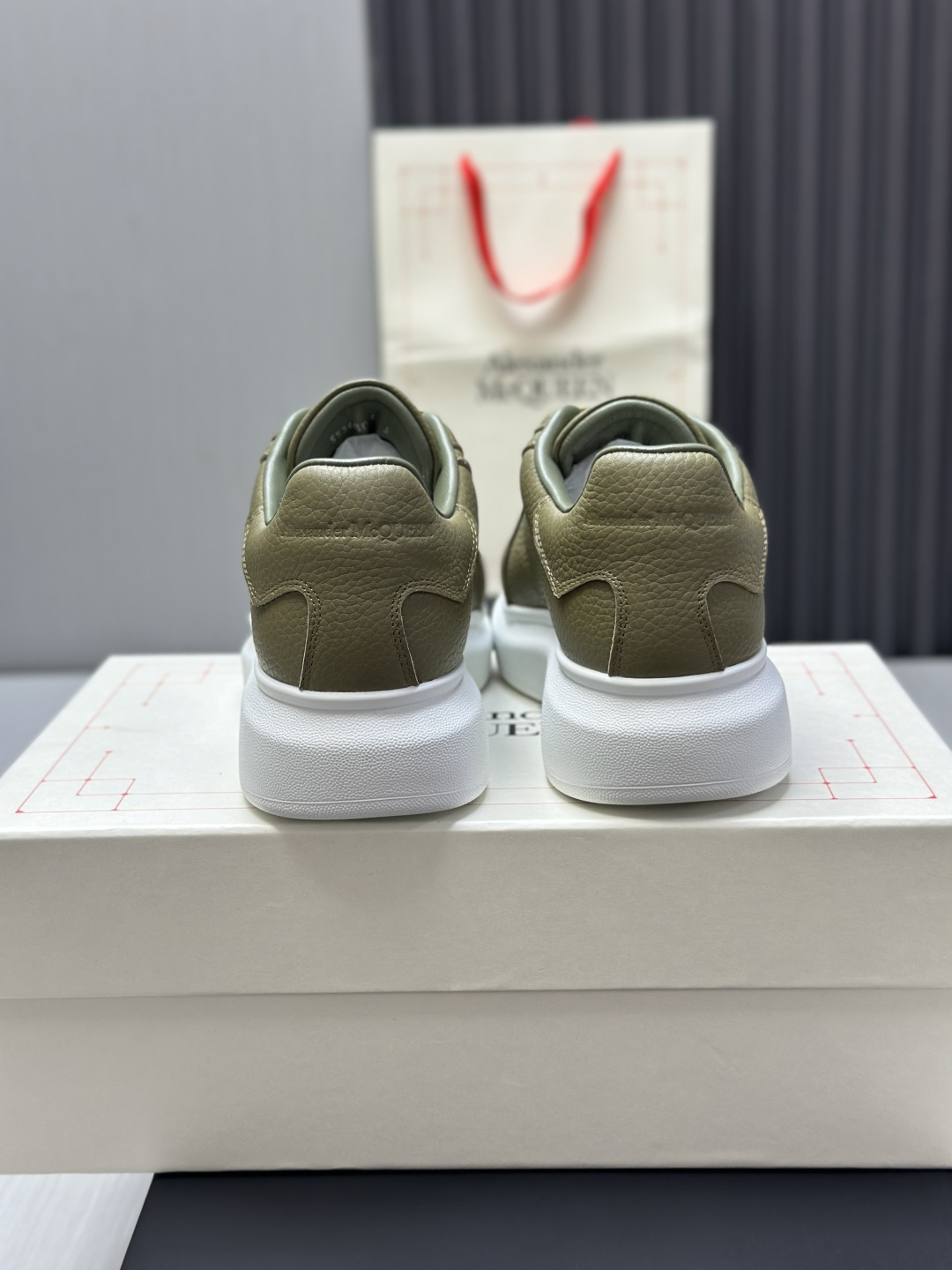 Alexander McQueen Women's Shoes Factory ¥ ( Top Version ). Newly upgraded classic McQueen white shoes, — photo 7