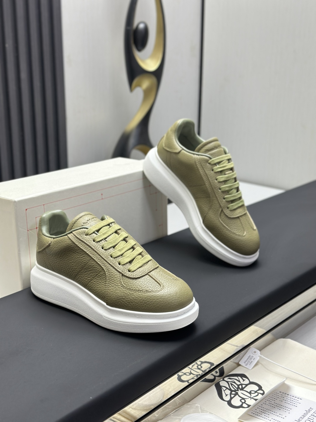 Alexander McQueen Women's Shoes Factory ¥ ( Top Version ). Newly upgraded classic McQueen white shoes, — photo 3