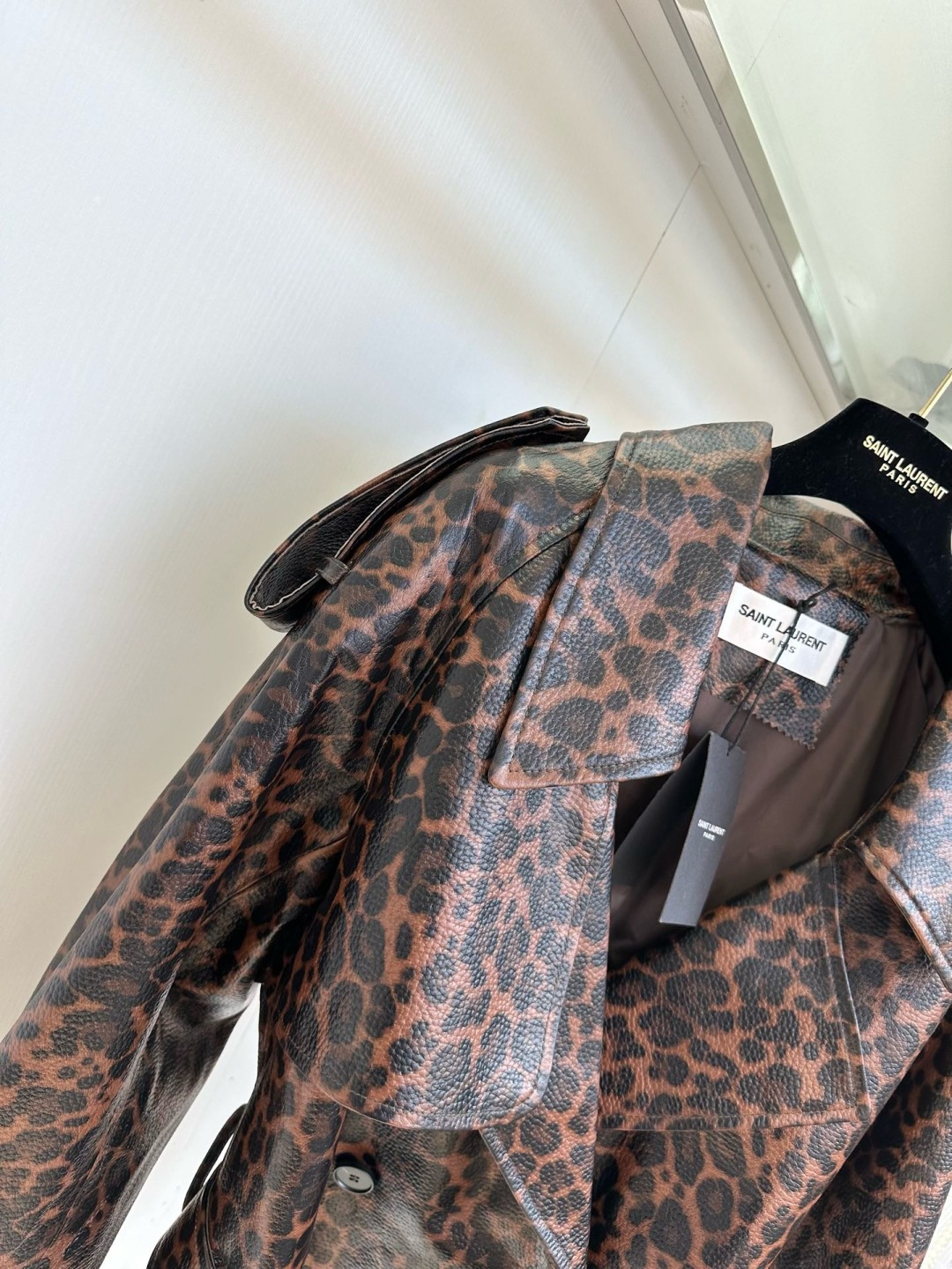 Saint Laurent Leopard Print Leather Jacket with Belted Waist - Chic & Edgy 7 cmp i1756779239794 5955 0 5