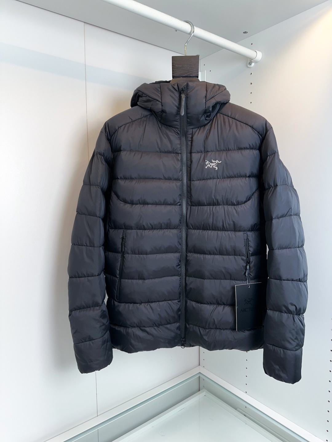 贸易公司牛货25秋冬爆款ARC'＊ THORIUM HOODY 轻量保暖 男子可收纳的连帽羽绒服，男款防