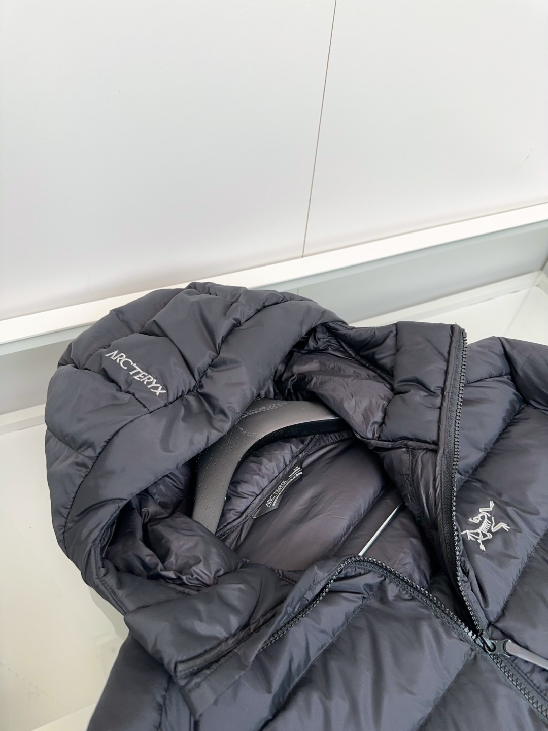 贸易公司牛货25秋冬爆款ARC'＊ THORIUM HOODY 轻量保暖 男子可收纳的连帽羽绒服，男款防