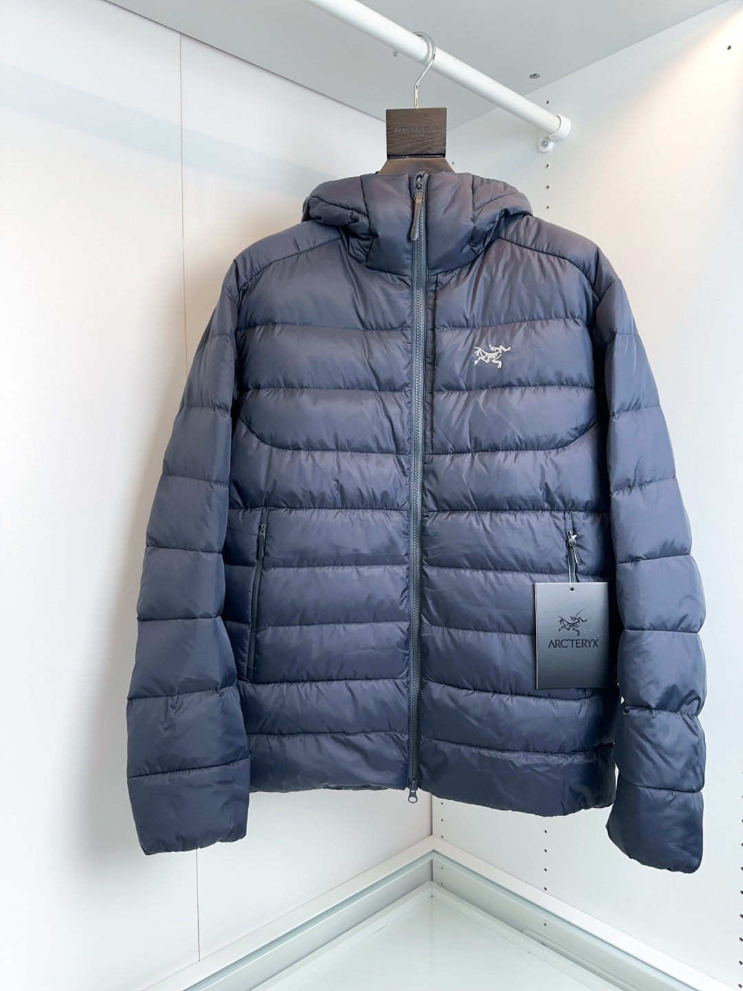 贸易公司牛货25秋冬爆款ARC'＊ THORIUM HOODY 轻量保暖 男子可收纳的连帽羽绒服，男款防