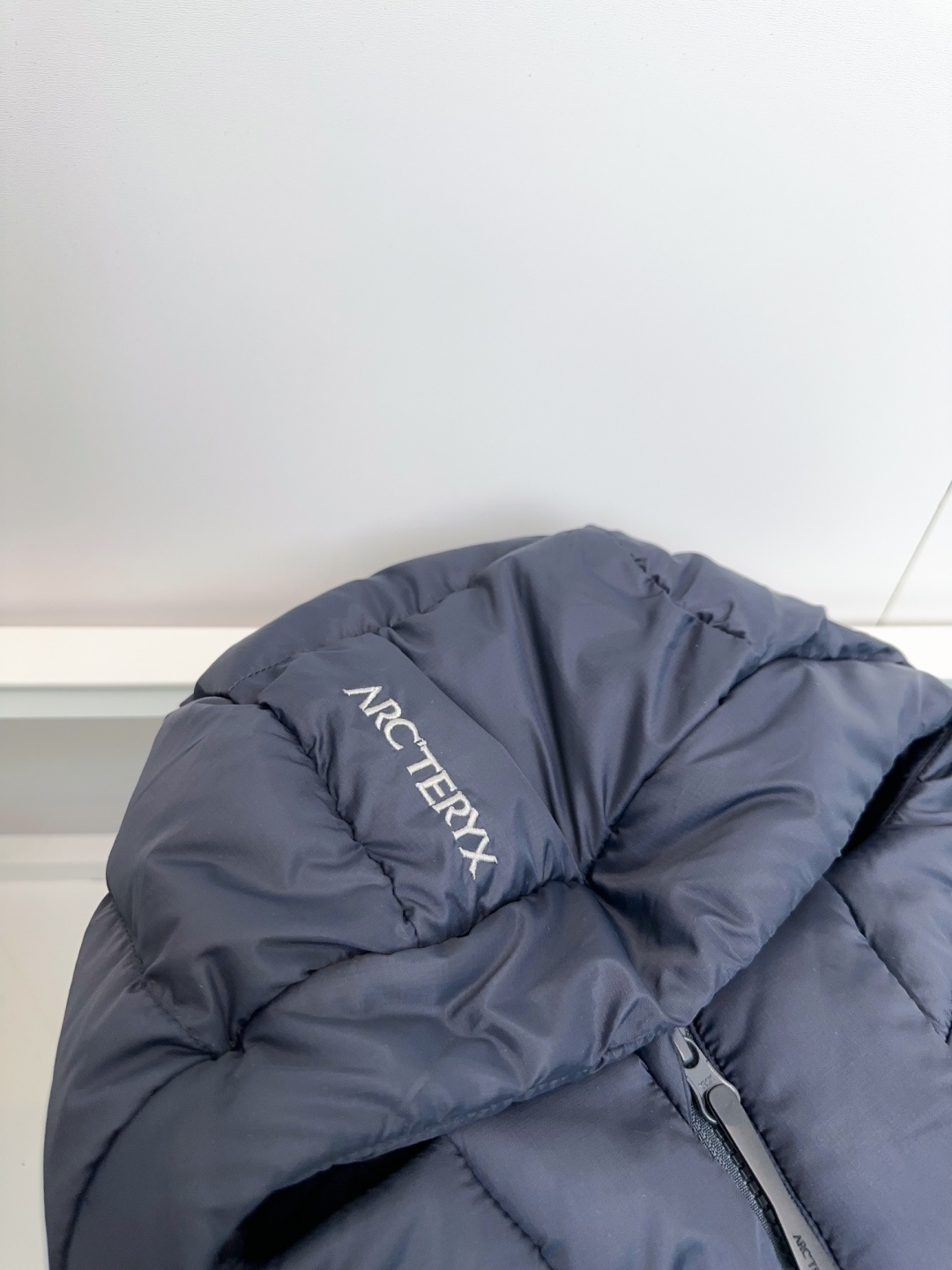 贸易公司牛货25秋冬爆款ARC'＊ THORIUM HOODY 轻量保暖 男子可收纳的连帽羽绒服，男款防