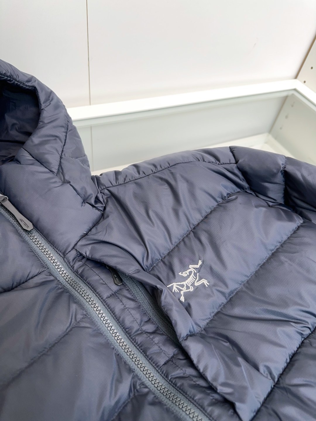 贸易公司牛货25秋冬爆款ARC'＊ THORIUM HOODY 轻量保暖 男子可收纳的连帽羽绒服，男款防