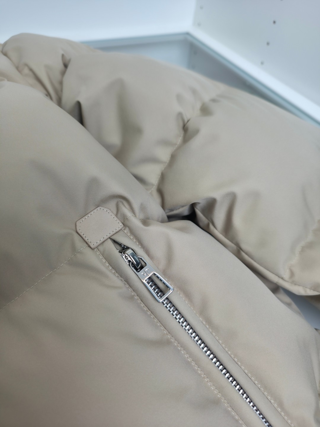 Lo*ro Pi*na诺 u翩雅 2025秋冬 商务通勤立领羽绒外套！年年经典款式 小立领 两侧插袋 拉