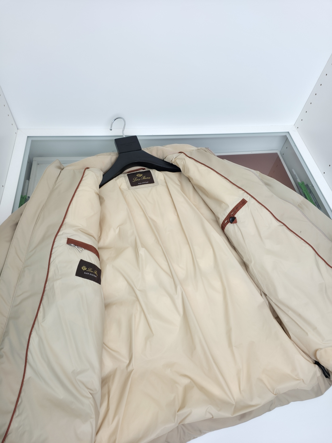 Lo*ro Pi*na诺 u翩雅 2025秋冬 商务通勤立领羽绒外套！年年经典款式 小立领 两侧插袋 拉