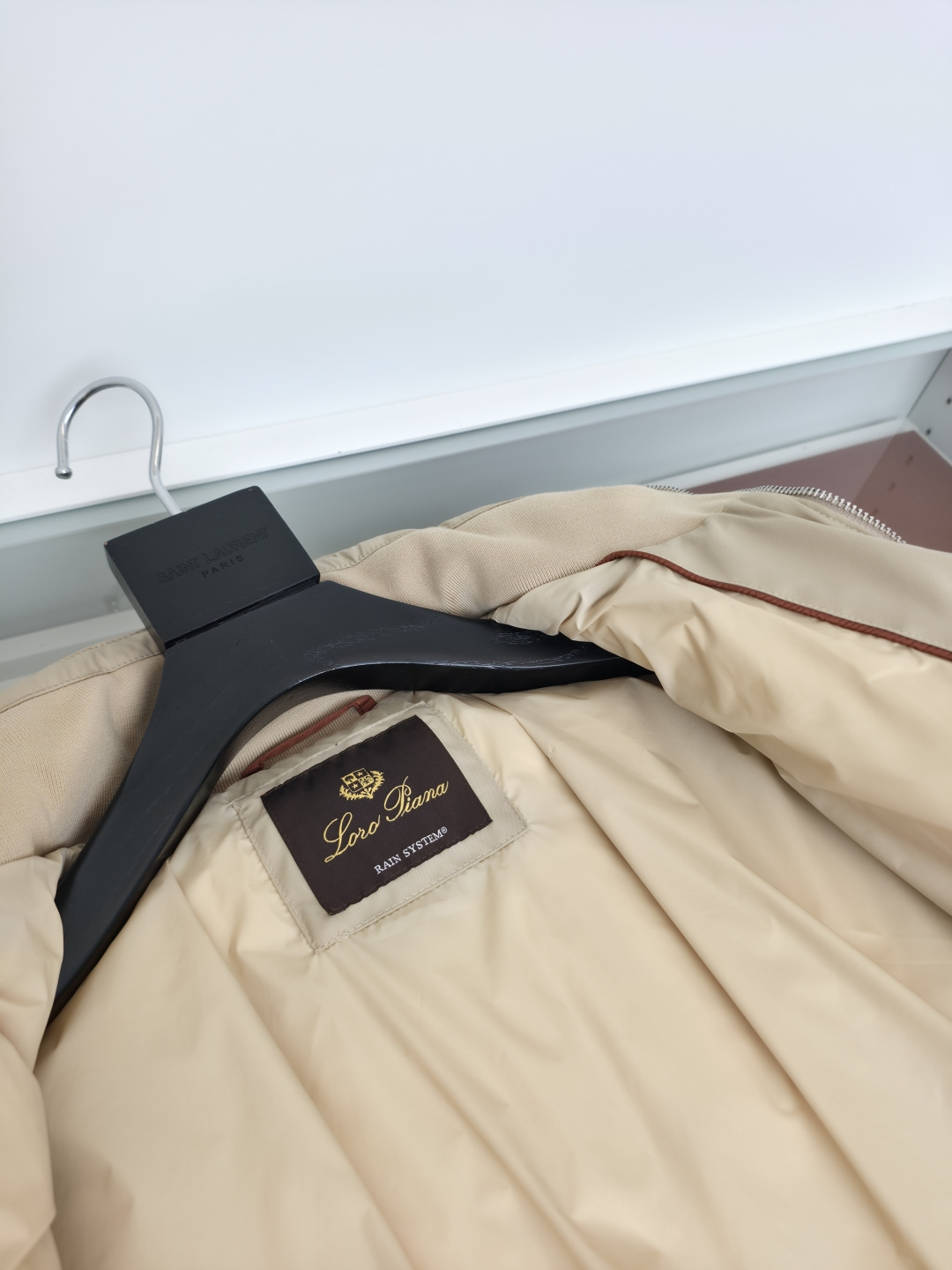 Lo*ro Pi*na诺 u翩雅 2025秋冬 商务通勤立领羽绒外套！年年经典款式 小立领 两侧插袋 拉