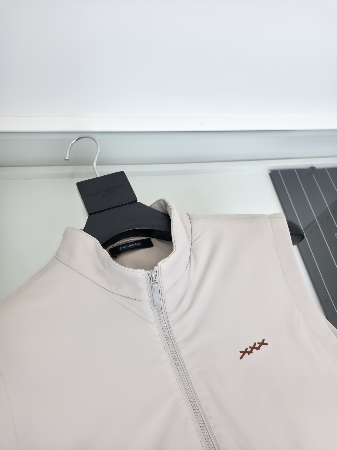 羽绒服 ZEGN*新款桑蚕丝鹅绒背心，延续一贯Z家的设计基调，通体将意式的极简、干练和纯粹主义风格极致诠