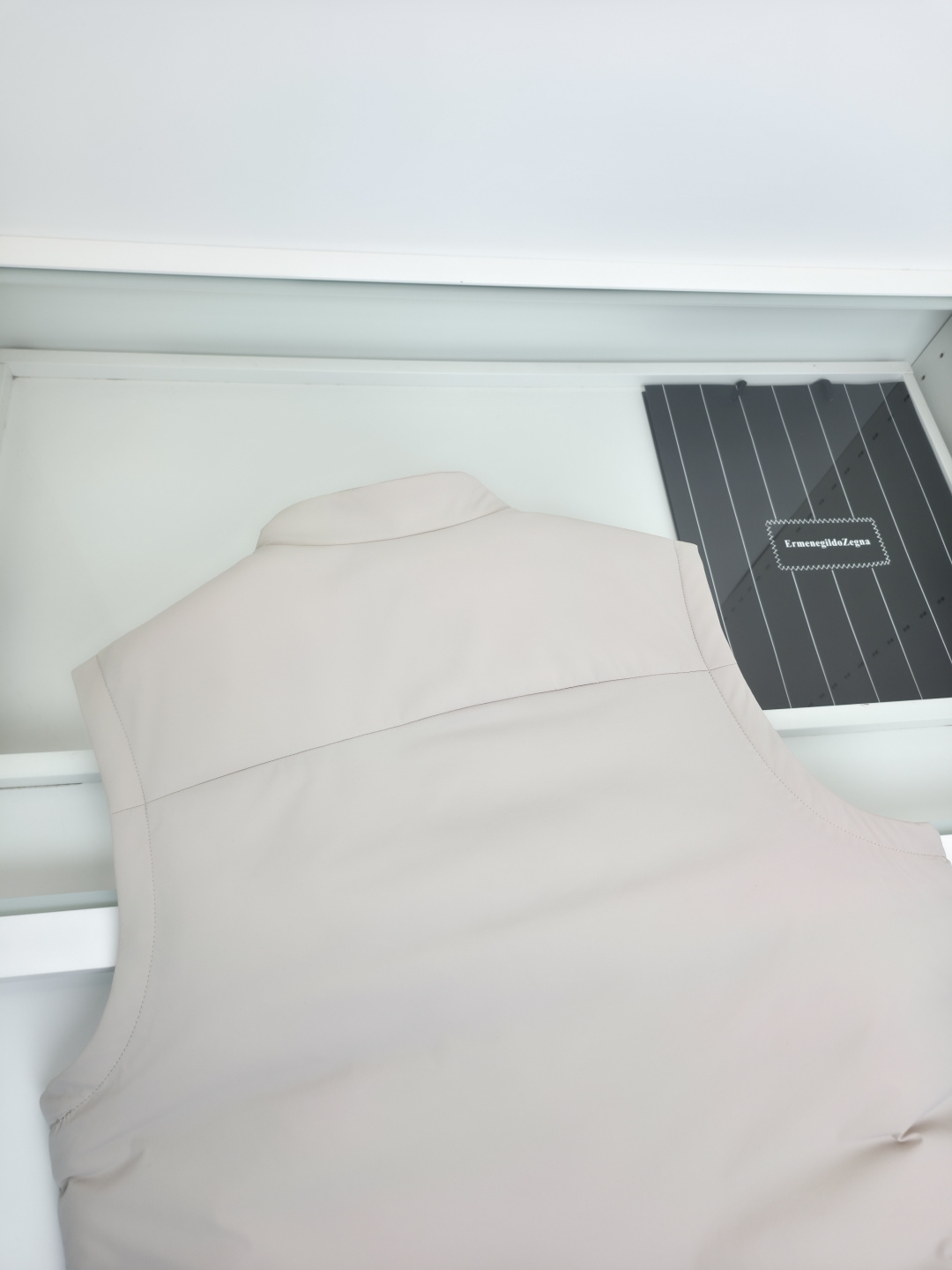 羽绒服 ZEGN*新款桑蚕丝鹅绒背心，延续一贯Z家的设计基调，通体将意式的极简、干练和纯粹主义风格极致诠