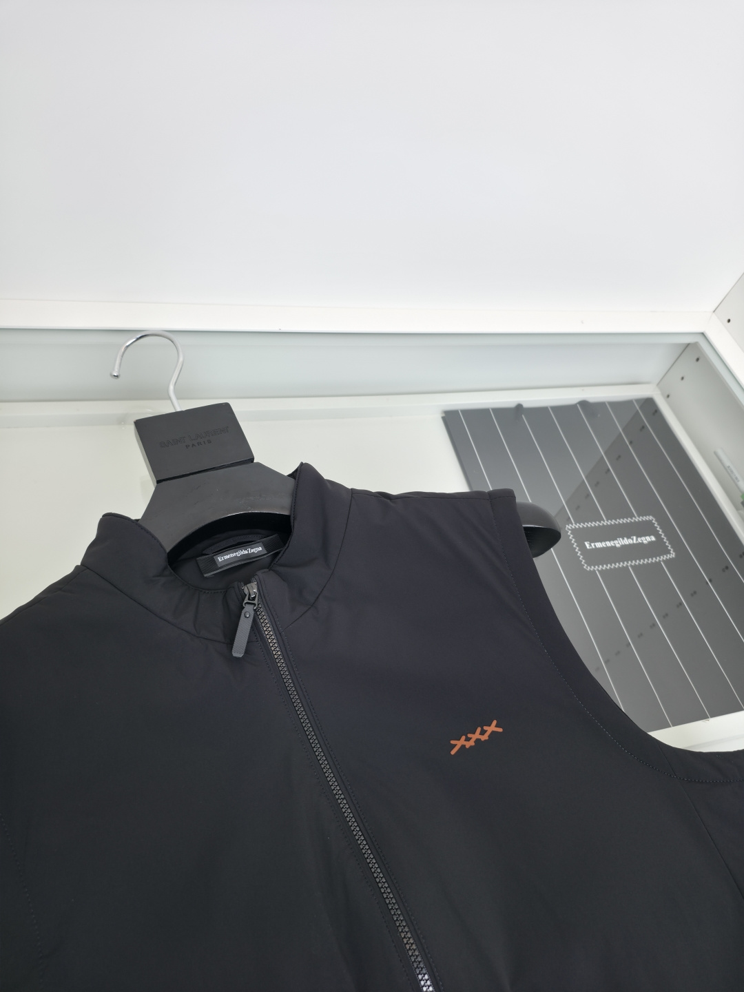 羽绒服 ZEGN*新款桑蚕丝鹅绒背心，延续一贯Z家的设计基调，通体将意式的极简、干练和纯粹主义风格极致诠