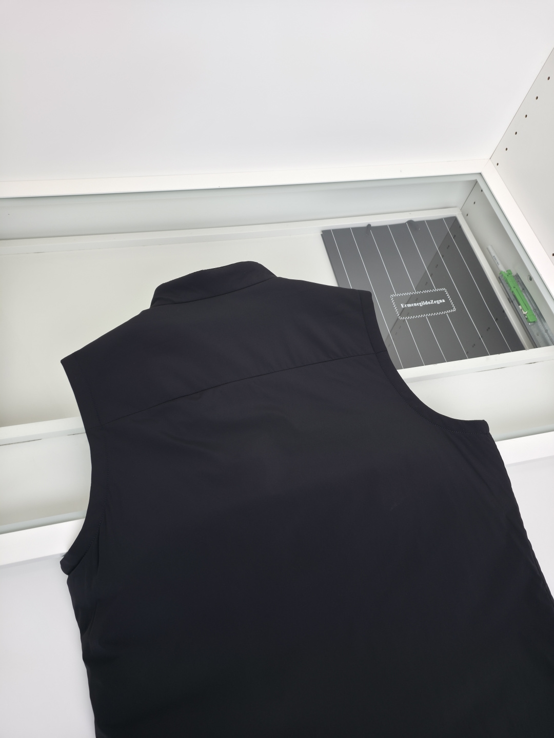 羽绒服 ZEGN*新款桑蚕丝鹅绒背心，延续一贯Z家的设计基调，通体将意式的极简、干练和纯粹主义风格极致诠