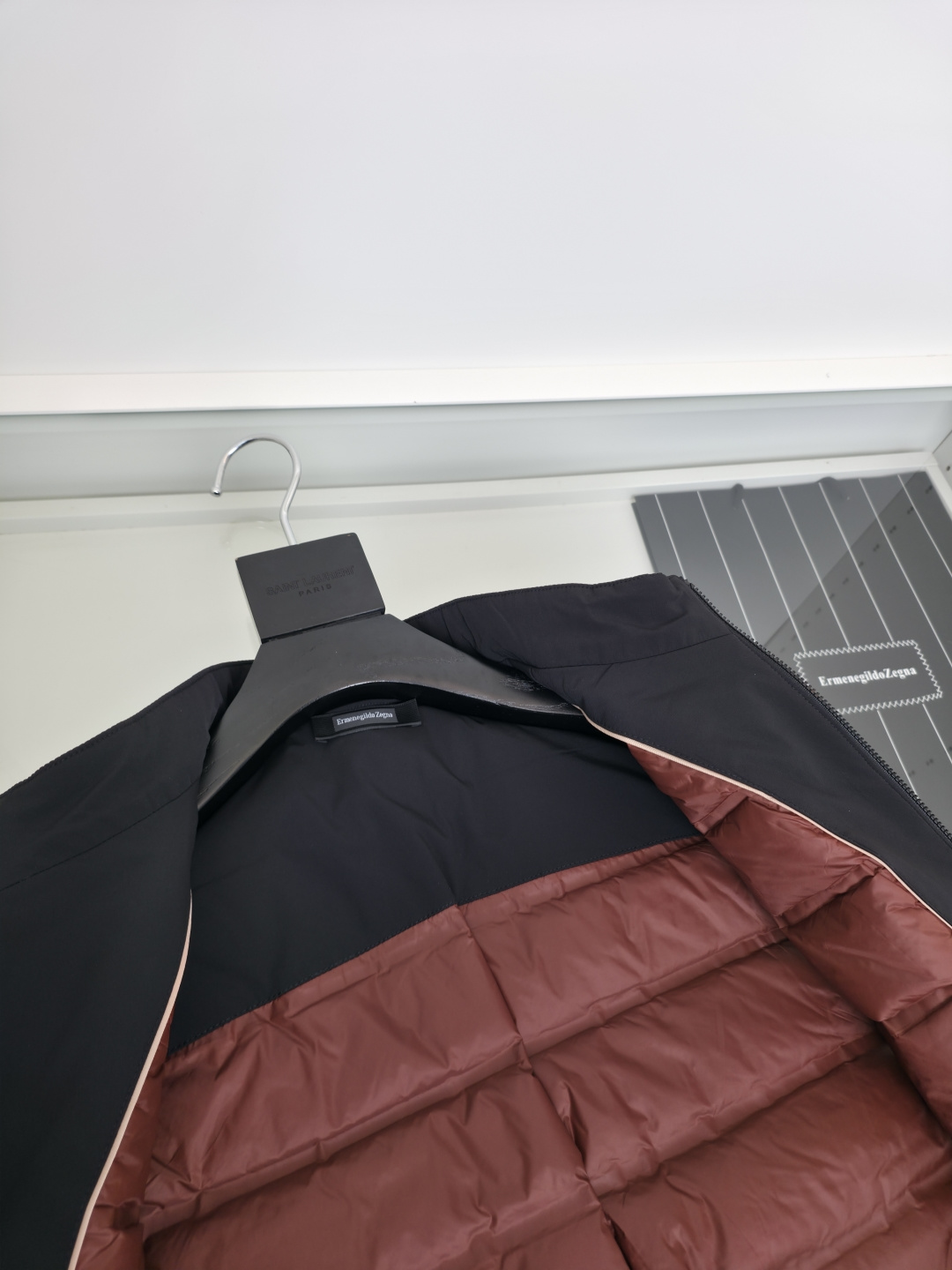 羽绒服 ZEGN*新款桑蚕丝鹅绒背心，延续一贯Z家的设计基调，通体将意式的极简、干练和纯粹主义风格极致诠