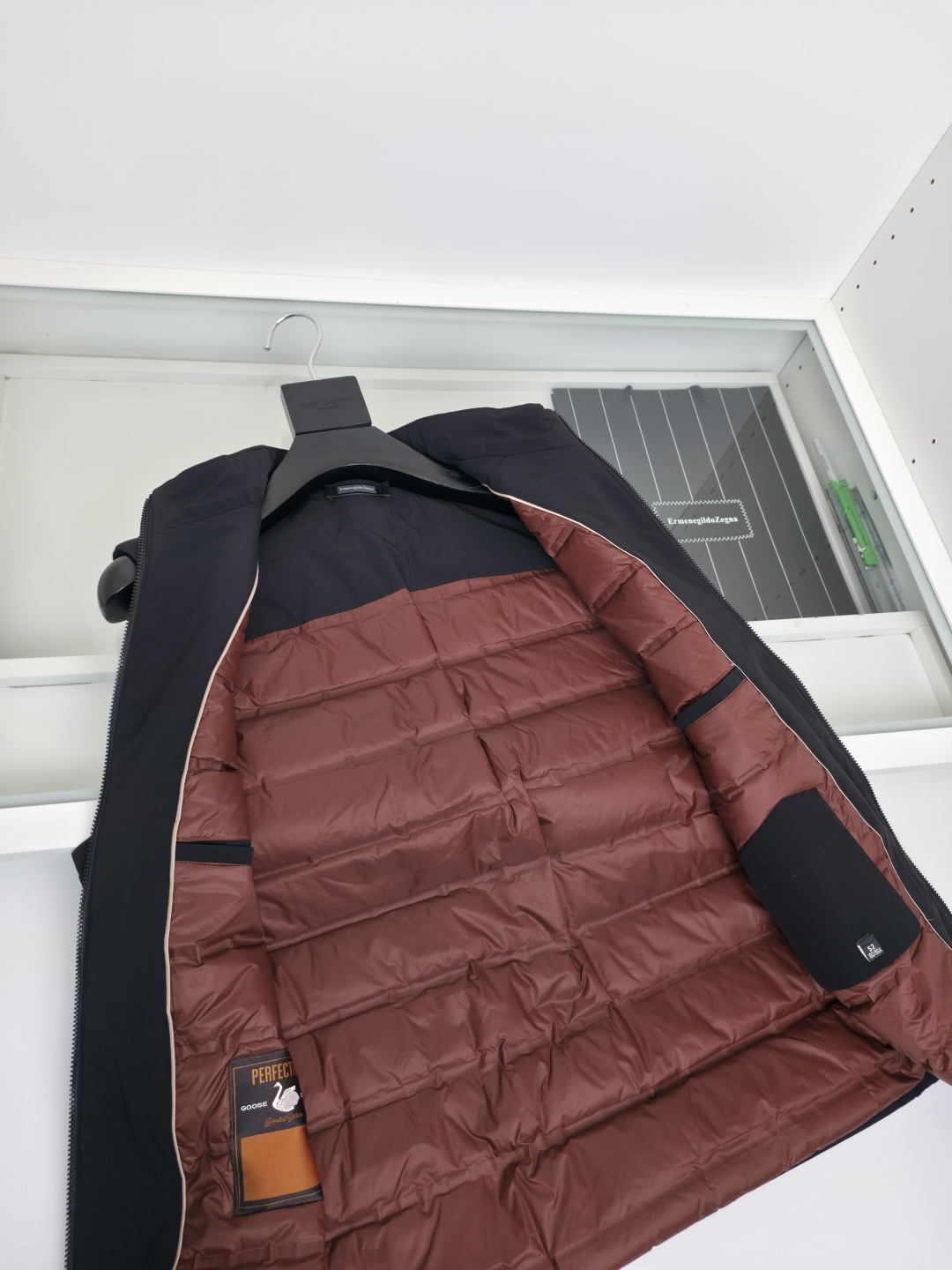 羽绒服 ZEGN*新款桑蚕丝鹅绒背心，延续一贯Z家的设计基调，通体将意式的极简、干练和纯粹主义风格极致诠