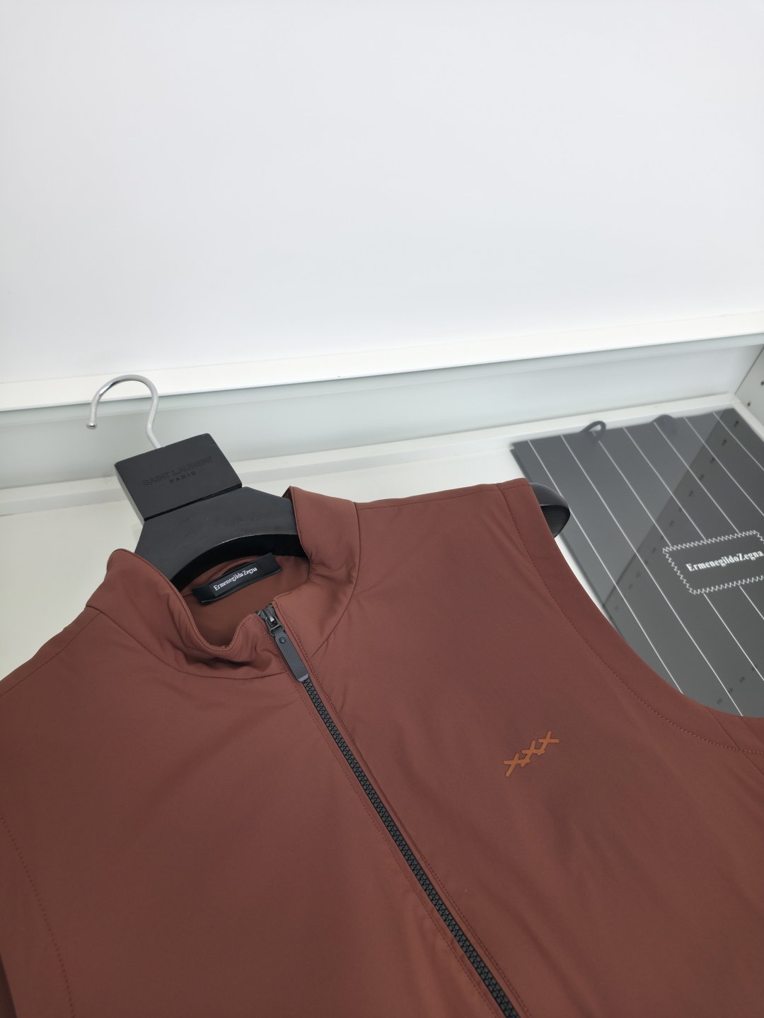 羽绒服 ZEGN*新款桑蚕丝鹅绒背心，延续一贯Z家的设计基调，通体将意式的极简、干练和纯粹主义风格极致诠