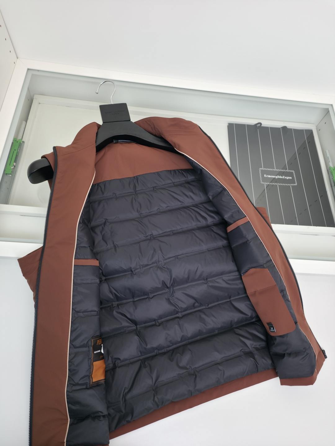 羽绒服 ZEGN*新款桑蚕丝鹅绒背心，延续一贯Z家的设计基调，通体将意式的极简、干练和纯粹主义风格极致诠