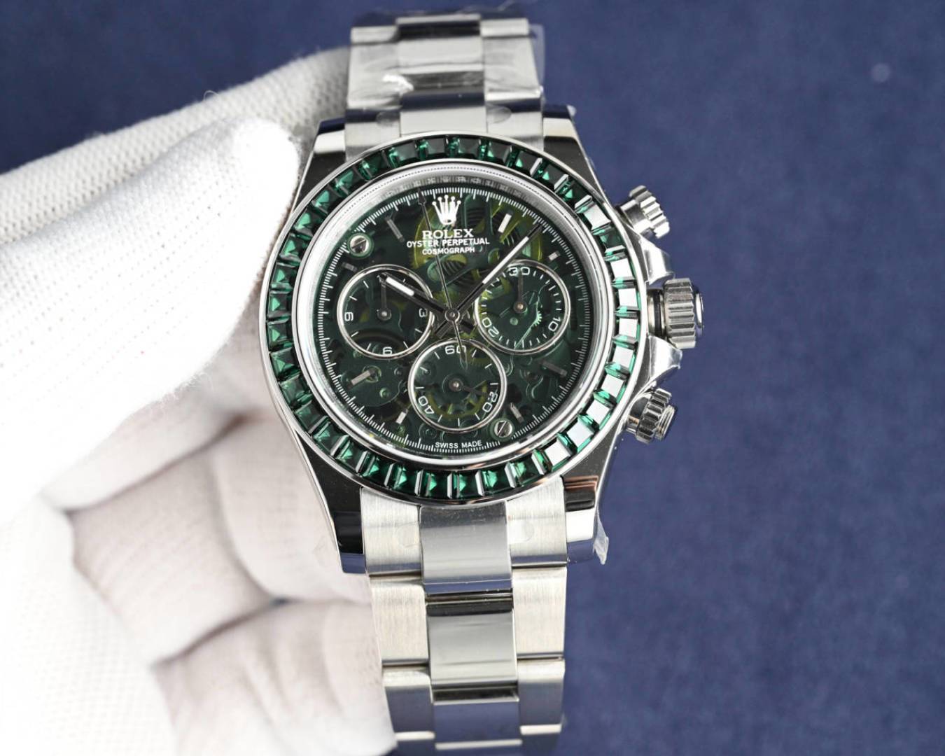 NO:336966,HEH carbon fiber Diw modified custom version ① Dandong movement, hollow 4802 movement The diameter of the watch is 40MM, the same size as the ordinary Ditona. The whole watch weighs about 50 grams, ③ The case is made of imported composite carbon fiber material, and the carbon fiber is a new material, with a color that is never out of date black and white, yellow, and the overall pattern is very elegant and luxurious. The carbon fiber is soft on the outside and hard on the inside, the mass is lighter than metal aluminum, but the strength is higher than steel, and it is corrosion-resistant. The case texture is varied, and each carbon fiber watch will show different patterns due to different cutting methods, becoming a unique existence. ④ The strap is a Velcro design, imported nylon on the front, cowhide on the back, and the buckle is also carbon fiber.,, cowhide19860909HEH碳纤维Diw改装定制版 ①机芯丹东机芯,镂空4802机芯 腕表直径为40MM,和普通的迪通拿尺寸都一样.整表重约50克, ③表壳整体采用进口复合碳纤维材质,碳钎维材质是一种新型材料,颜色为永不过时的黑色和白色,黄色,整体的纹路十分典雅、奢华.碳纤维外柔内刚,质量比金属铝轻,强度却高于钢铁,并且具有耐腐蚀.表壳纹理多变,并且每一枚碳纤维腕表会因切割方式有别而展现出不同的纹路,成为独一无二的存在. ④表带是魔术贴的设计,正面进口尼龙材质,背面牛皮材质,表扣材质同样为碳纤维.,,cowhide,Watch